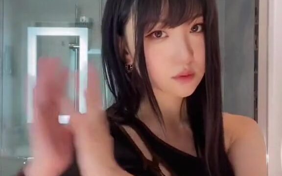 Aria Saki – Sexy dance on bedroom