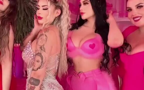 Jailyne Ojeda nude so sexy with her friend new video !!!