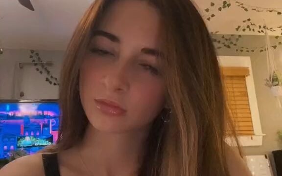 Petite Kenna naked show big ass in bedroom