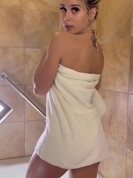 NOELLE LEYVA Nude Masturbating In Bathroom Hot Onlyfans