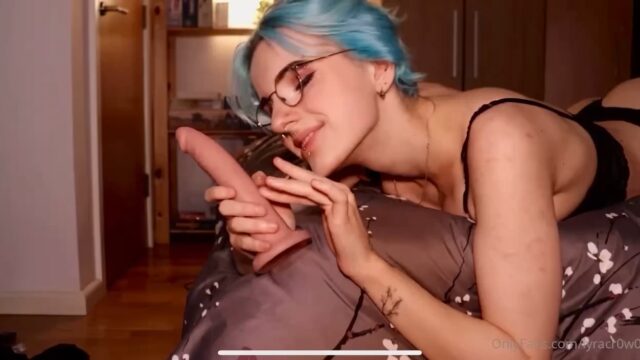 Lyracr0w0 naked play dildo on bed – new video